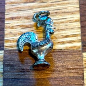 Rooster Charm - Very Cute , lots of detail.  Perfect for jewelry or craft piece.